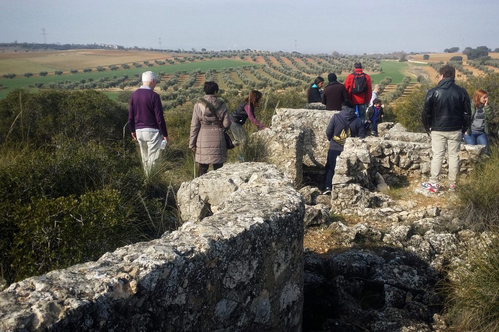 Restos de las fortificaciones franquistas frente a la Cota 700.