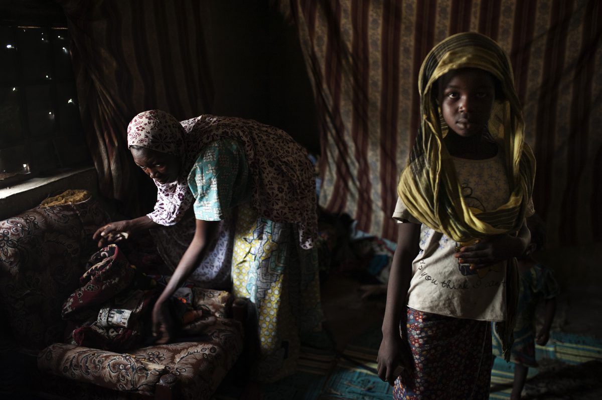 Madre e hija desplazadas a causa de Boko Haram. Foto: Judith Prat.