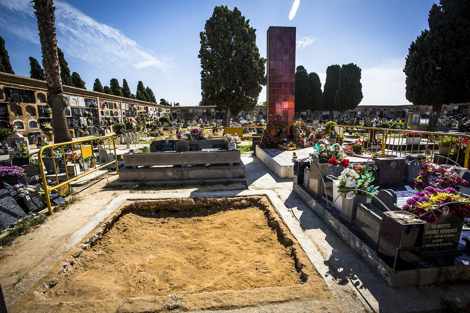 2017_05_22_ grande (Fotografía Eva Máñez)                           Comienzan los trabajos de exhumación de la fosa 113 del cementerio de Paterna con la esperanza de hallar restos de 61 fusilados