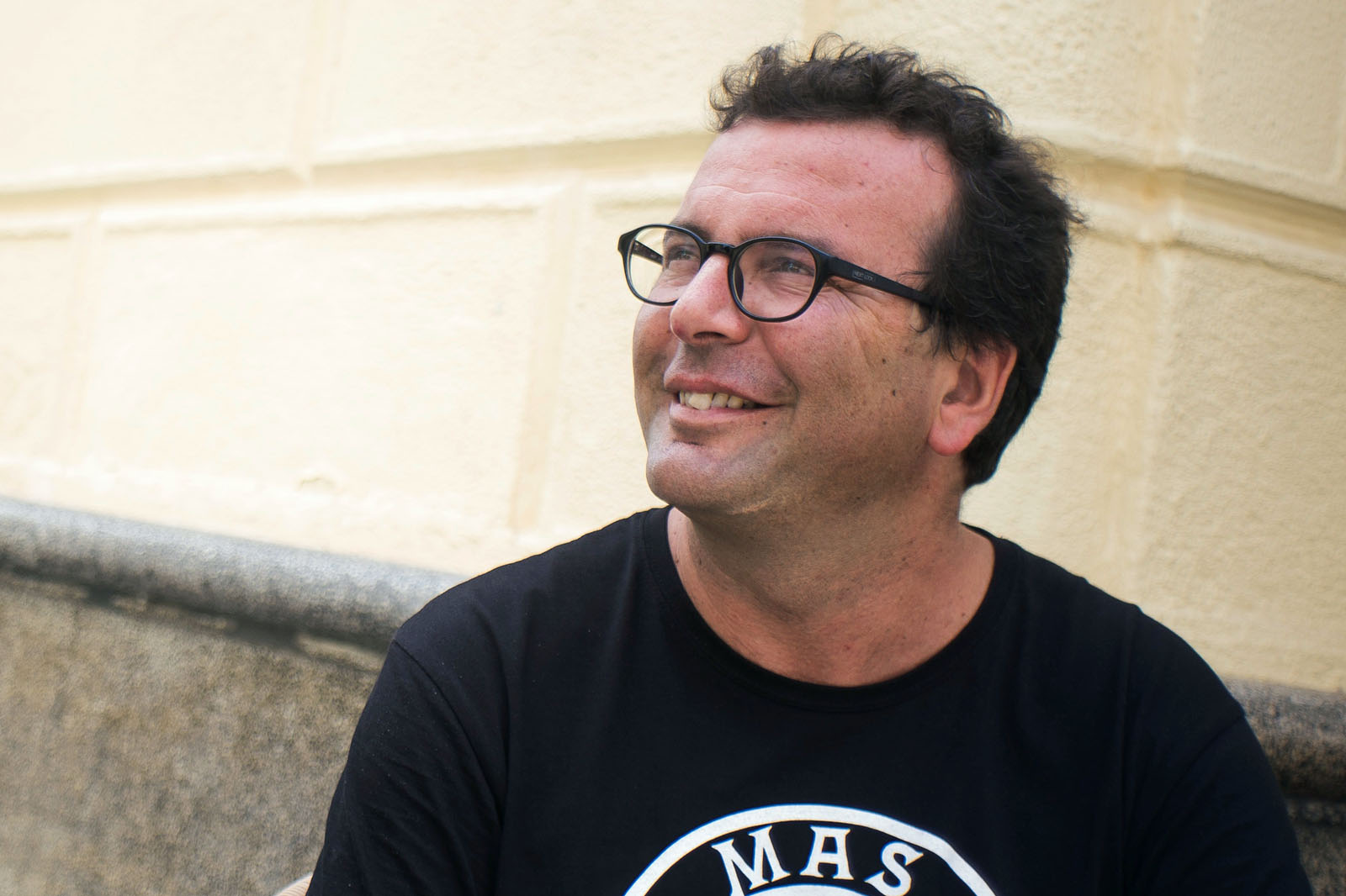 “La calle tiene un temblor de enorme moscardón”